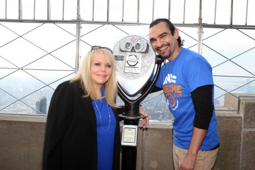 javier-munoz-lights-empire-state-building-blue-2016-3.jpg